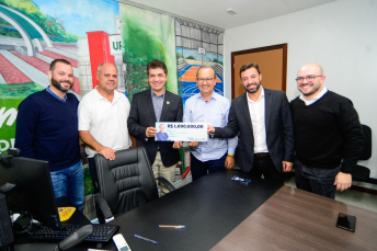 Notícia - Jorginho Mello entrega R$ 1 milhão em investimentos para saúde de Criciúma 