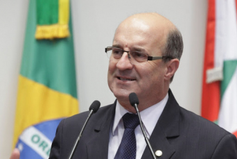 Notícia - Impeachment: Zé Milton, o sul catarinense no novo tribunal misto