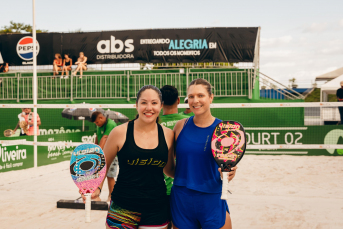 Notícia - Beach tennista criciumense vence 13ª do mundo em campeonato