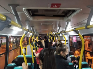 Notícia - Reclamações de ônibus lotados em Criciúma. ACTU rebate