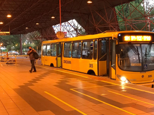 Notícia - Calmaria e adaptações na primeira rodada da volta dos ônibus