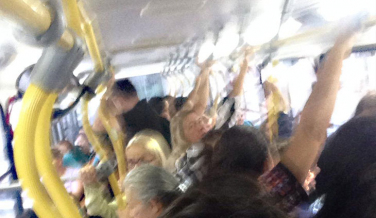 Notícia - Ônibus lotado não atrai passageiros