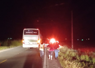 Notícia - Estouro de pneu em ônibus causa acidente de trânsito em Forquilhinha 