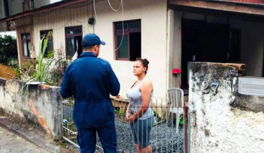 Notícia - Bombeiros fazem visitas em residências para orientar contra incêndios