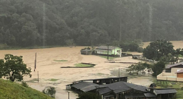 Notícia - Alerta continua: Hoje chove mais 90mm na região