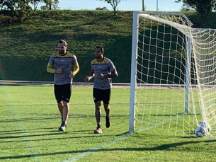 Notícia - Léo Gamalho e Vinícius não participam de treino com bola