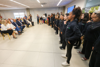 Notícia - Criciúma: governador visita o Bairro da Juventude em celebração aos 75 anos da instituição