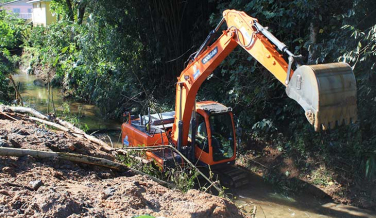 Notícia - Urussanga: Limpeza do Rio dos Americanos é iniciada pela Administração Municipal