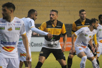 Notícia - Com o gol do 9, Criciúma vence e assume a liderança na Série C