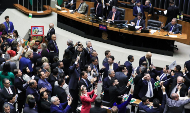 Notícia - Câmara aprova marco temporal de demarcação de terras indígenas