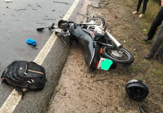 Notícia - Motociclista sofre com fraturas após acidente em Meleiro