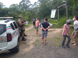 Notícia - Tumulto no Morro do Céu: Cercamento do local foi impedido pela Polícia Militar (FOTOS)