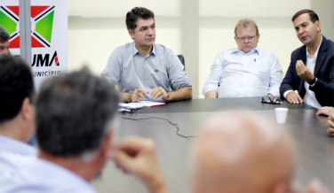 Notícia - Reunião nesta manhã para expor indignação com a Celesc