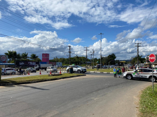 Notícia - Manifestantes protestam em frente ao Exército Brasileiro em Criciúma neste sábado