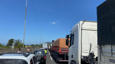 Notícia - Pista desbloqueada na BR-101 em Sombrio (FOTOS E VÍDEO)