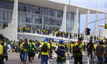 Notícia - Operação Lesa Pátria: PF cumpre mandados de busca e apreensão em SC e outros 6 estados