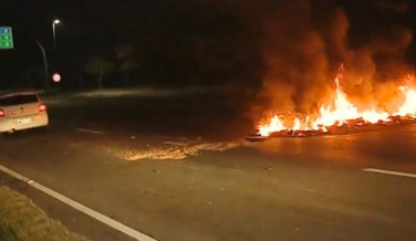 Notícia - Manifestações bloqueiam transportes públicos por todo o país