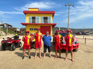 Notícia - Bombeiro Militar da reserva visita praias que atuou como guarda-vidas por 40 anos 