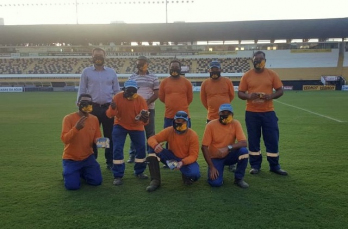 Notícia - Máscaras são entregues aos garis de Criciúma