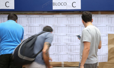 Notícia - Estudantes fazem hoje primeira prova do Enem 2020 