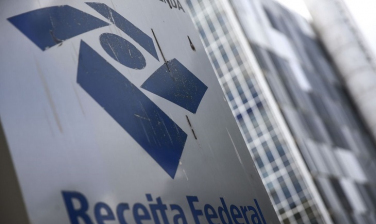 Notícia - Receita recebe 372 mil declarações do IR no primeiro dia de entrega