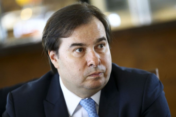 Notícia - Site afirma que exame de coronavírus de Rodrigo Maia deu positivo