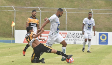 Notícia - Com gol de Andrew, Criciúma vence e segue vivo