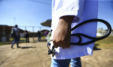 Notícia - Programa Médicos pelo Brasil encerra inscrições neste domingo