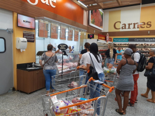 Notícia - Supermercados mantêm obrigatoriedade do uso de máscara