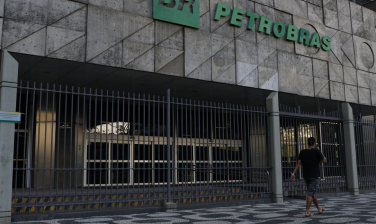 Notícia - Governo pede suspensão da venda de ativos da Petrobras por 90 dias