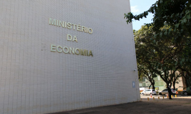 Notícia - PIB deve crescer acima de 5% este ano, diz Ministério da Economia