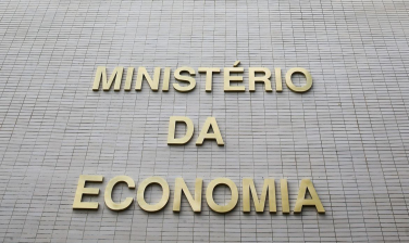 Notícia - Reajuste para funcionalismo será decidido até junho, diz Tesouro