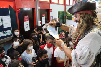 Notícia - Capitão Jack Sparrow no Museu de Zoologia da Unesc