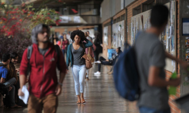 Notícia - Cresce total de negros em universidades, mas acesso é desigual