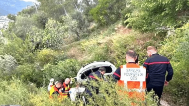 Notícia - Idosa sobrevive após cair de penhasco com carro e ficar presa por dias