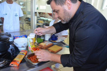 Notícia - Saimon Novack comenta sobre o curso de Gastronomia da Unesc