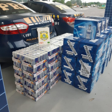 Notícia - PRF prende motorista com quase 400 garrafas de vodka