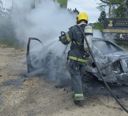 Notícia - Incêndio deixa veículo destruído em Timbé do Sul