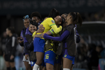 Notícia - Brasil estreia com goleada na Copa do Mundo 