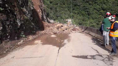 Notícia - Serra do Rio do Rastro trancada