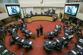 Notícia - Alesc aprova segundo impeachment de Carlos Moisés