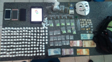 Notícia - Homem é preso com drogas sintéticas e mais de R$ 2 mil no Rincão