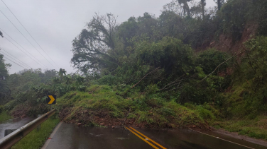 Notícia - Saiba quais rodovias estão com o tráfego prejudicado devido à chuva em SC