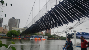 Notícia - Ponte pênsil que rompeu em Passo de Torres deve ser entregue em março