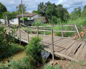 Notícia - Ponte quebrada ameaça segurança de moradores do bairro Wosocris