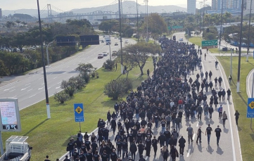 Notícia - Policiais Civis fecham ponte que dá acesso a Florianópolis (VÍDEOS) 