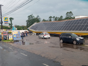 Notícia - Criciúma: cobertura de posto de combustível cai no bairro São Sebastião