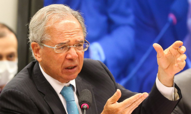 Notícia - Governo avalia reduzir imposto para estimular indústria, diz ministro