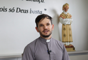 Notícia - (Áudio) Padre Patrick, fenômeno das redes sociais, na Basílica de Içara