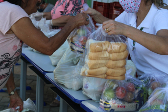 Notícia - Central da Merenda produz 45 mil pães para kits de alimentação